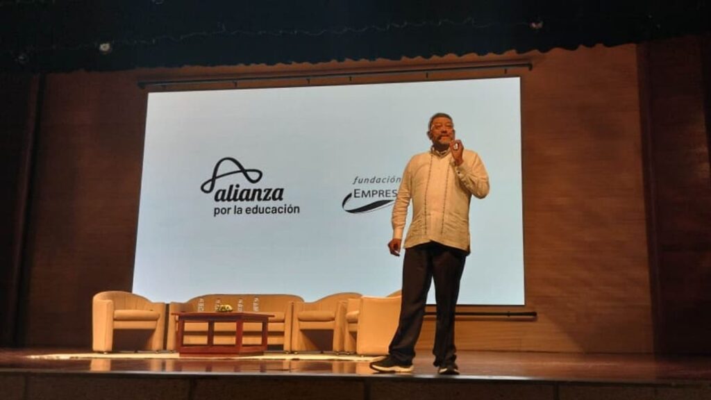 AVEC presente en el 4to Encuentro de Alianza por la Educación: “El maestro es un araguaney florecido en sequía” 