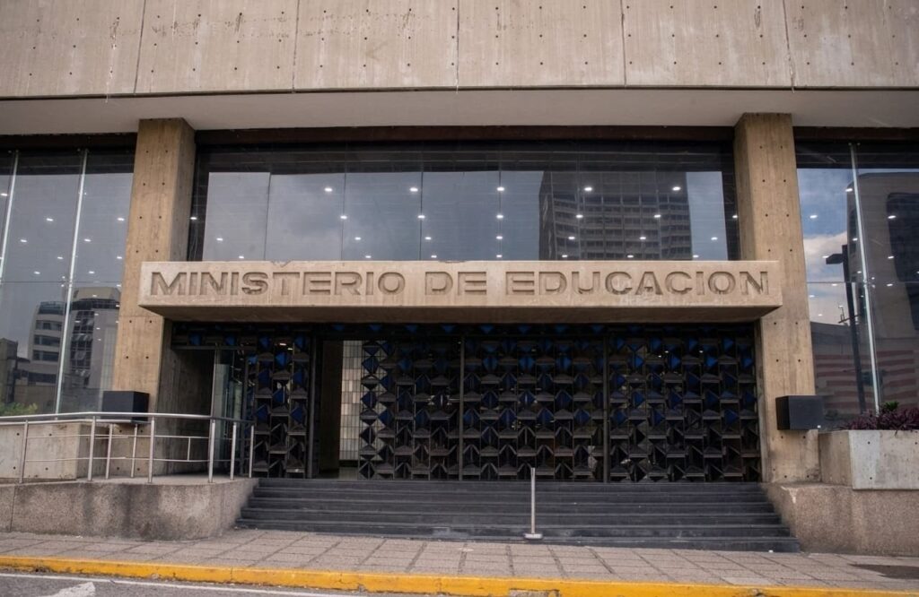 AVEC promueve espacios de diálogo para la revisión de asignaciones al personal docente