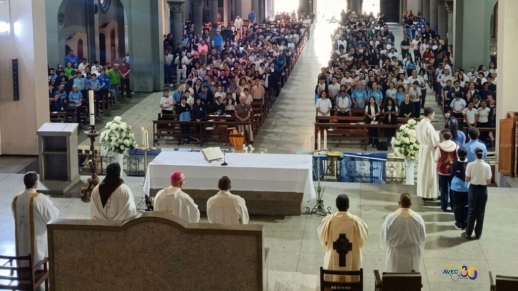 La AVEC celebró Pentecostés en el marco de sus 80 años